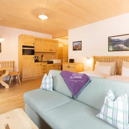 Narzissendorf Zloam Am غروندلسي