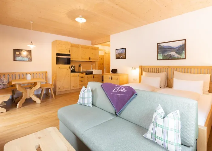 Narzissendorf Zloam Am 格伦德尔湖